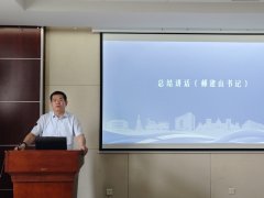 长孙坤对学生平安教育、招生工做进行了